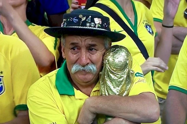 Icônica imagem de torcedor chorando quando o Brasil perdeu da Alemanha por 7x1