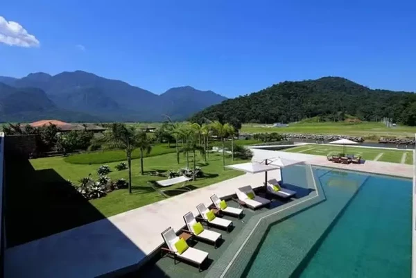 Kartódromo, heliponto e lazer de sobra marcam a mansão de Neymar em Mangaratiba por Reprodução