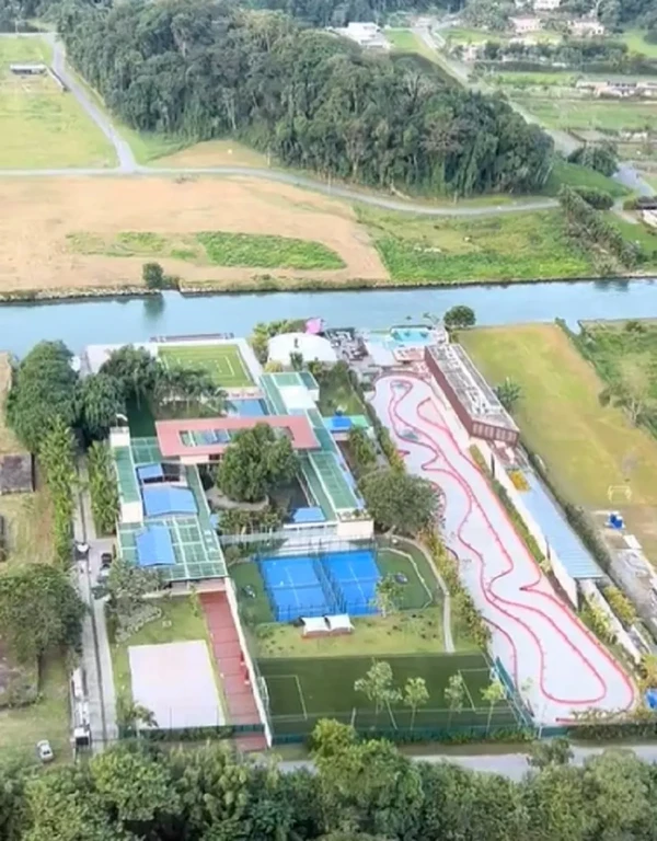 Kartódromo, heliponto e lazer de sobra marcam a mansão de Neymar em Mangaratiba por Reprodução