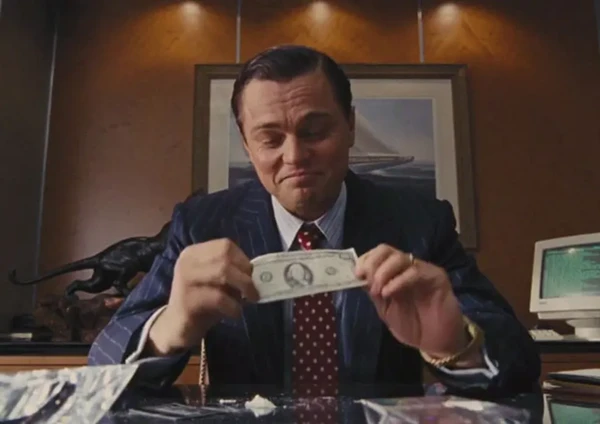 Ele enriquece de forma rápida, mas usando meios ilegais. por Reprodução