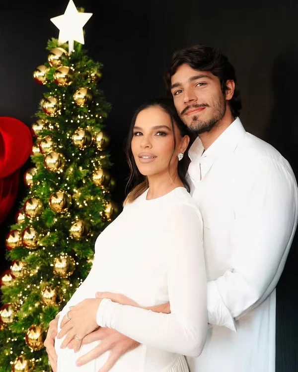 Luzes, laços e afeto dão o tom da decoração de Natal nas casas dos famosos por Reprodução