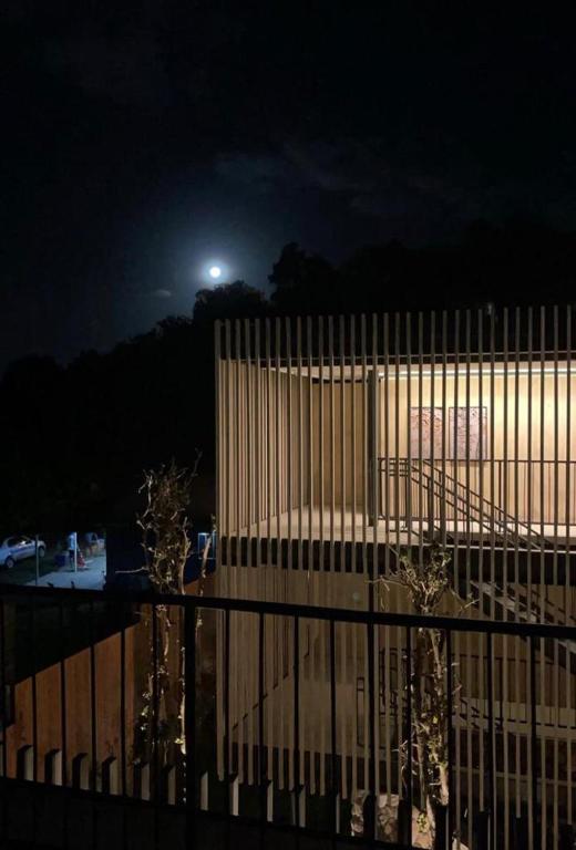 Pausada Maria Flor oferece experiência ainda mais exclusiva com suítes de luxo em Noronha por Reprodução/Booking