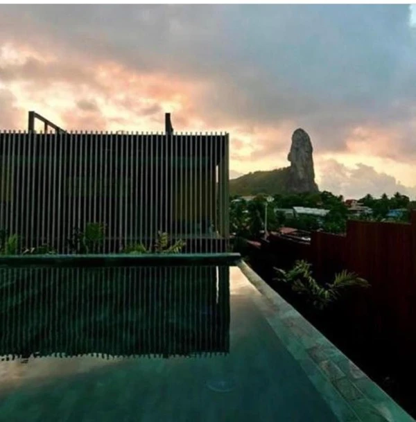 Pausada Maria Flor oferece experiência ainda mais exclusiva com suítes de luxo em Noronha por Reprodução/Booking