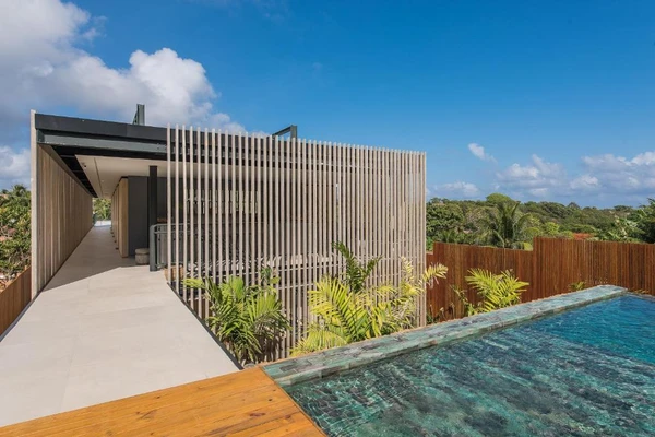 Pausada Maria Flor oferece experiência ainda mais exclusiva com suítes de luxo em Noronha por Reprodução/Booking