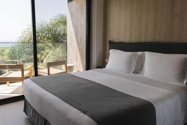 Pausada Maria Flor oferece experiência ainda mais exclusiva com suítes de luxo em Noronha por Reprodução/Booking