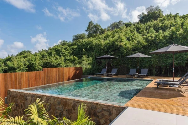 Pausada Maria Flor oferece experiência ainda mais exclusiva com suítes de luxo em Noronha por Reprodução/Booking