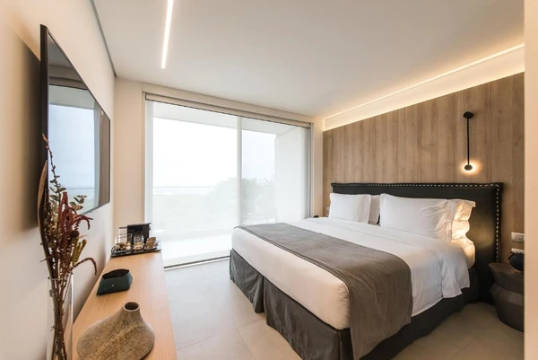 Pausada Maria Flor oferece experiência ainda mais exclusiva com suítes de luxo em Noronha por Reprodução/Booking