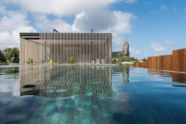 Pausada Maria Flor oferece experiência ainda mais exclusiva com suítes de luxo em Noronha por Reprodução/Booking