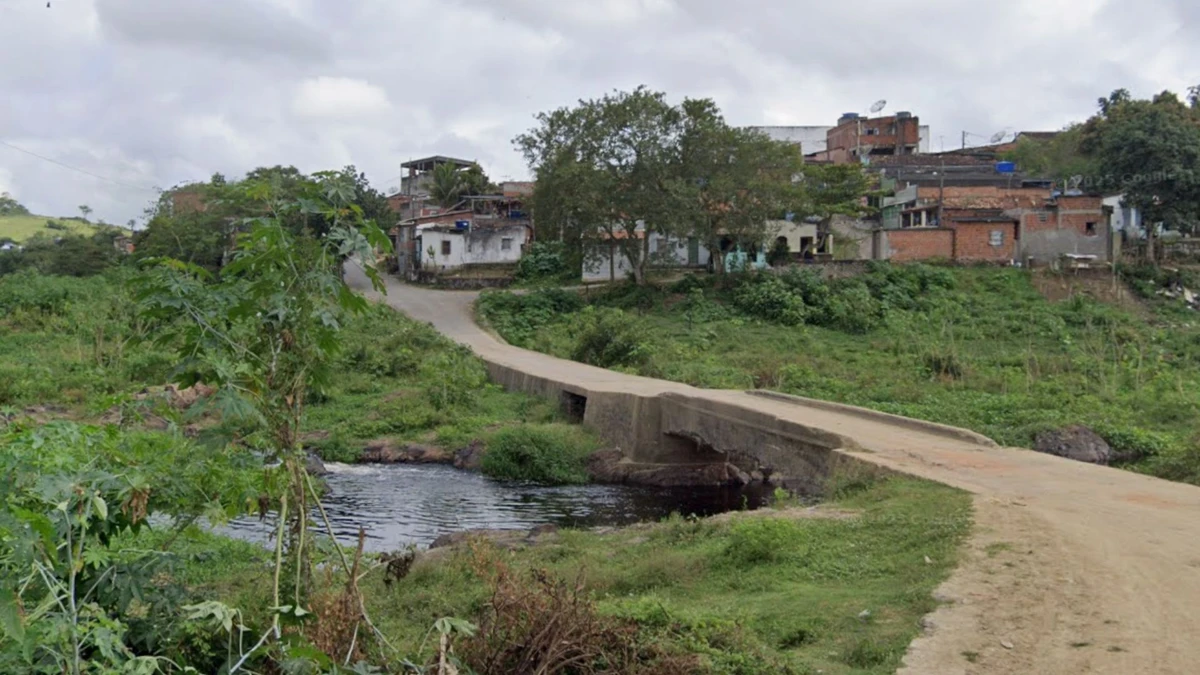 Ponte sobre o rio Cachoeira, na BA-663
