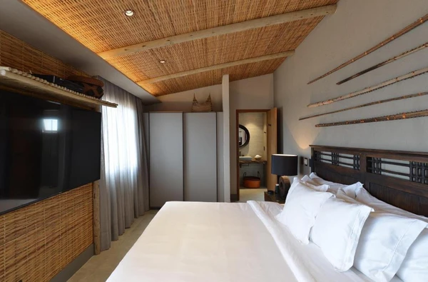 Pousada Maria Bonita aposta em charme, exclusividade e diárias de alto padrão em Noronha por Reprodução/Booking