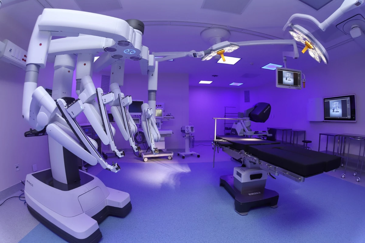 Robô utilizado para cirurgia minimamente invasiva  por Divulgação/Rede D'Or