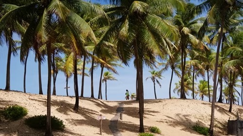 Com comidas excelentes e clima interiorano, Santo Antônio fica entre Imbassaí e o complexo de resorts da Costa do Sauipe por Reprodução