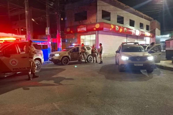 Trabalhadores foram mortos ainda com farda  por Reprodução