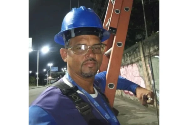 Trabalhadores foram mortos ainda com farda  por Reprodução