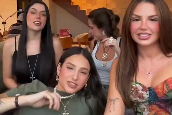 Vivi Wanderley, Isadora Raymundi, Duda Wilken e Gabi Medina em vídeo onde chamaram Ana Castela de “sapatão” por Reprodução/Redes Sociais 