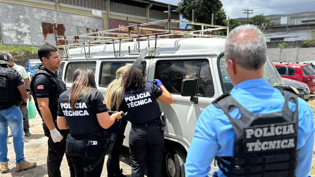 Imagem - Kombi utilizada por técnicos de internet executados em Salvador é localizada