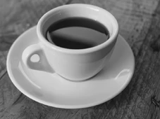 Imagem - Chá e café têm efeitos opostos e podem comprometer os ossos em mulheres idosas; saiba como não errar