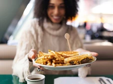 Imagem - As comidas que você não deve comer de jeito nenhum ao viajar de avião, segundo uma ex-comissária de voo