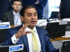 Imagem - Senador vice-líder do governo é alvo da PF em operação sobre fraudes no INSS