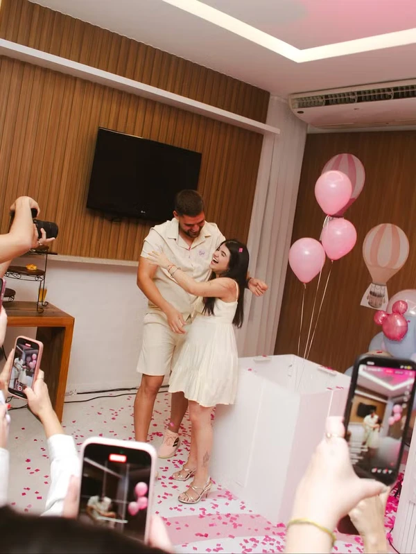 Chá Revelação de Carolina Chamberlain por Reprodução/Instagram