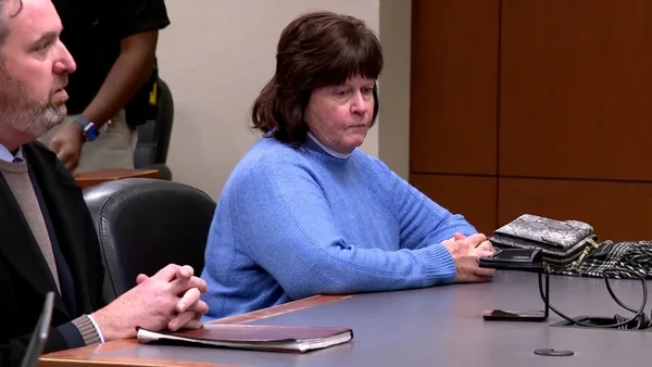 Debra Newton por Reprodução