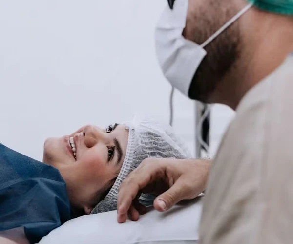 Ex-Chiquitita Carolina Chamberlain anuncia nascimento da filha, Estella por Reprodução/Instagram/@primeirominutofotografia