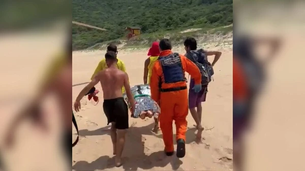 Fabiana Lenz sendo socorrida por Reprodução