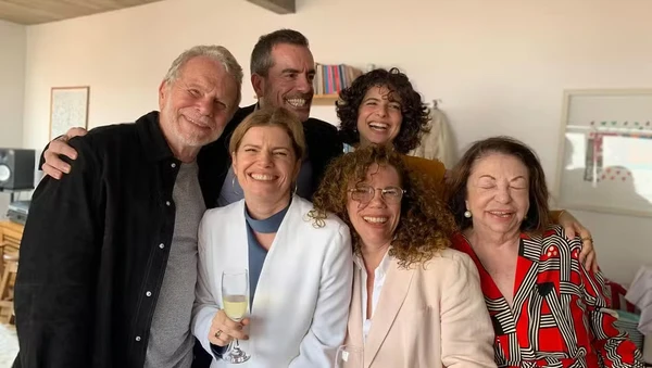 Filha de Debora bloch, Julia Anquier se casa com a cantora Maria Beraldo por Reprodução/Redes Sociais 