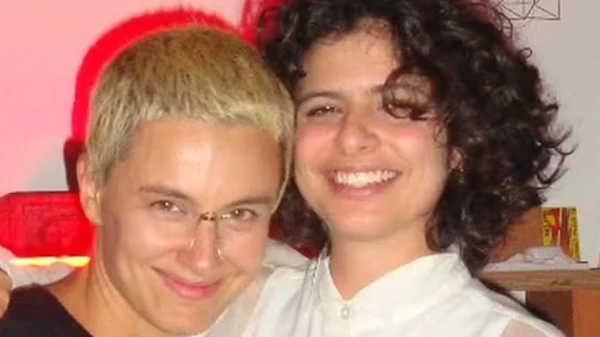 Julia Anquier e a esposa, a cantora Maria Beraldo  por Reprodução/Redes Sociais 