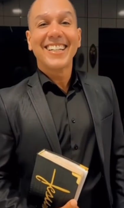 Pastor ex-travesti, ex-viciado e ex-presidiário viraliza com vídeo de antes e depois por Reprodução 