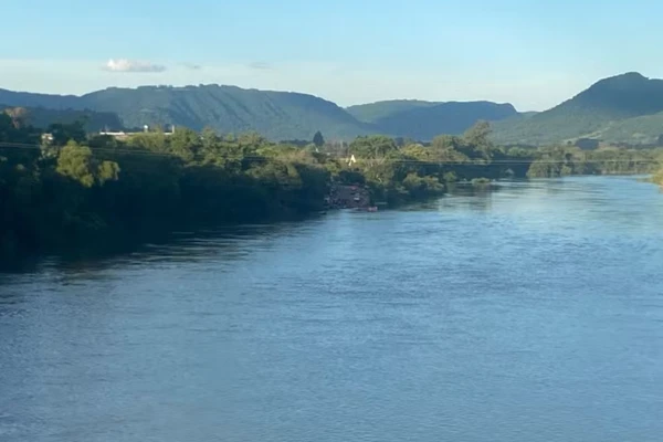 Pesquisadora desapareceu em rio por Reprodução