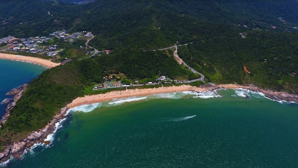 Praia do Pinho por Reprodução