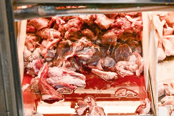 Vigilância Sanitária apreende mais 400 quilos de carnes estragadas em dois açougues de Conquista