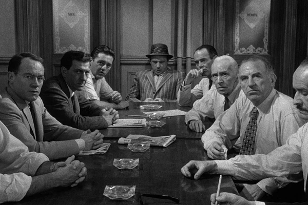 12 Homens e uma Sentença (1957) - O julgamento de um assassinato em Nova Iorque é frustrado por um único membro, cujo ceticismo força o júri a considerar cuidadosamente as evidências antes de dar o veredito | Prime Vídeo (aluguel)
