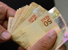 Imagem - Segunda parcela do 13° salário deve ser paga até hoje (19); veja horário limite