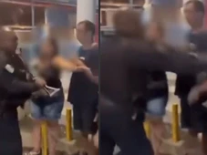 Imagem - PM é flagrado agredindo idosa com coronhada de fuzil em ação policial