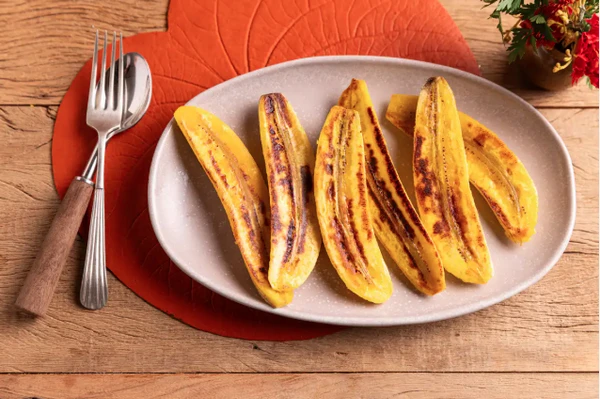  Purê feito com banana-da-terra é uma opção interessante para acompanhar peixes e frutos do mar por Reprodução