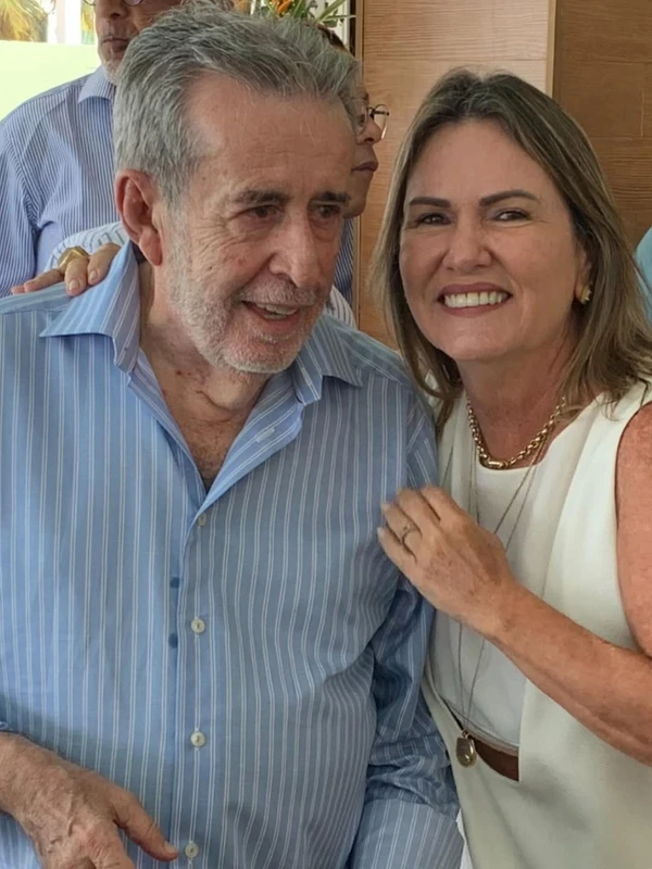 Carlos Libório e a jornalista Anna Valéria por Reprodução/ Redes sociais