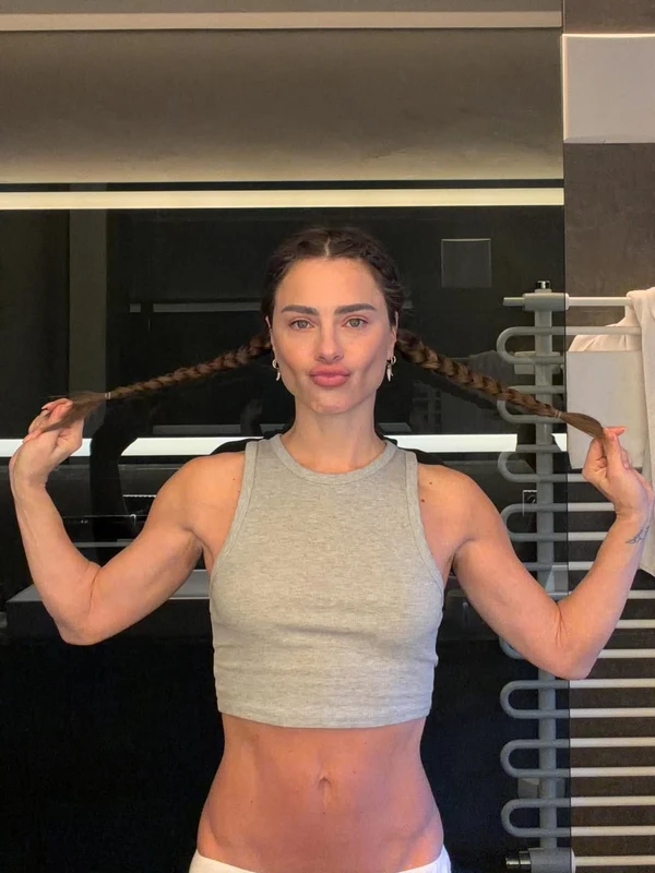 Carolina Dieckmmann em viagem na Europa por Reprodução/Instagram