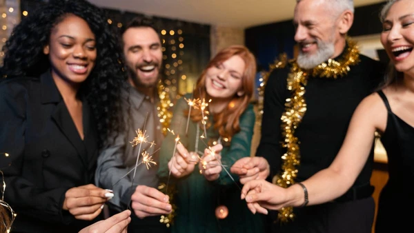 Confira 7 simpatias tradicionais para a virada do ano, desde o banho de louro até o ritual da lentilha, e comece 2025 com foco e prosperidade