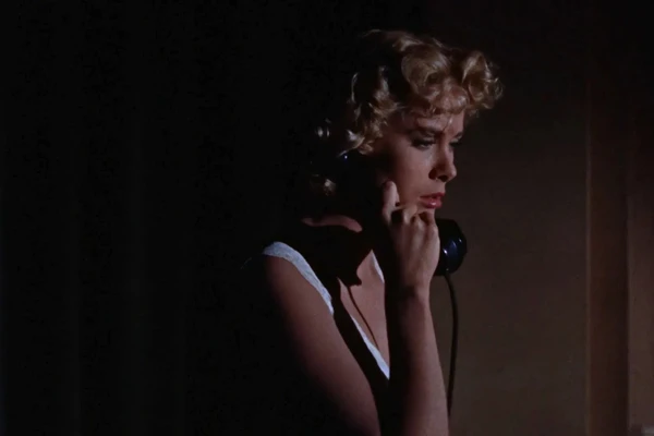 Disque M para Matar (1954) - Um ex-tenista decide matar a esposa para herdar o dinheiro dela e se vingar de um caso que ela havia tido | Prime Vídeo (aluguel) por Reprodução