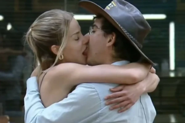 Dudu Camargo e Saory Cardoso  por Reprodução/Record 