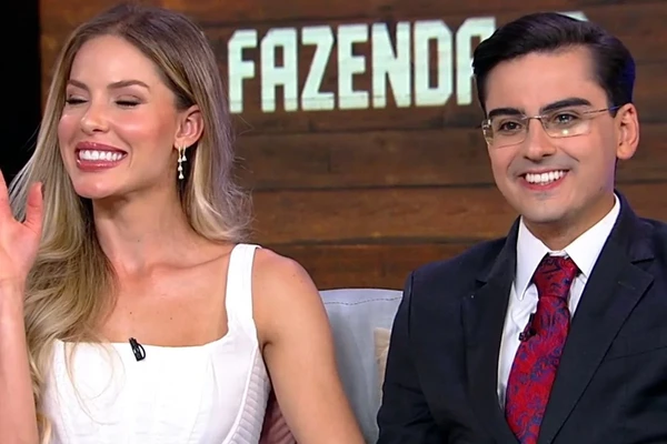 Dudu Camargo e Saory Cardoso em 'A Fazenda 17'
