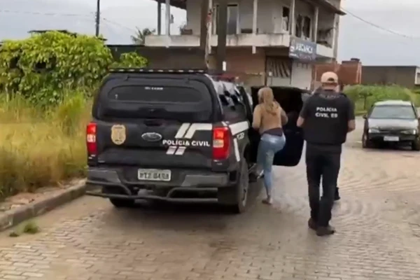 Falsa advogada presa em operação por Reprodução