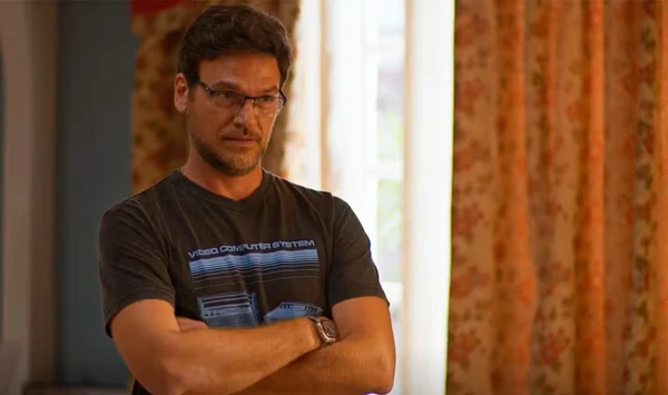 Hudson (Emilio Dantas) em 