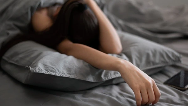 Muita gente pensa que o sono profundo e ininterrupto é normal para todos. Na prática, não é bem assim