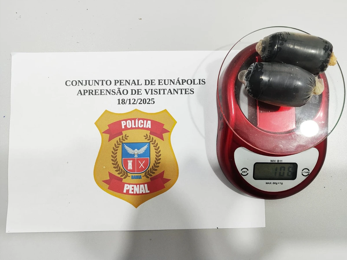 Mulheres esconderam maconha no chinelo para entrar no Conjunto Penal de Eunápolis por Divulgação/ Seap