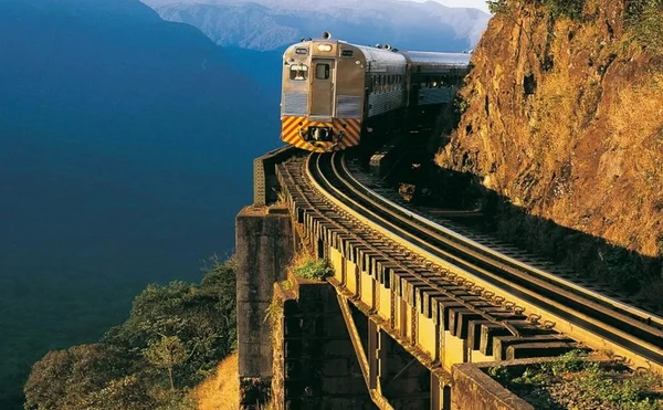 Trem da Serra do Mar por Reprodução