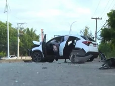 Imagem - Mulher de 32 anos morre após carro bater em dois postes no bairro de Itapuã