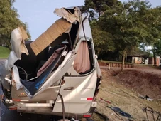 Imagem - Van que transportava pacientes bate em caminhão e cinco pessoas morrem no Rio Grande do Sul